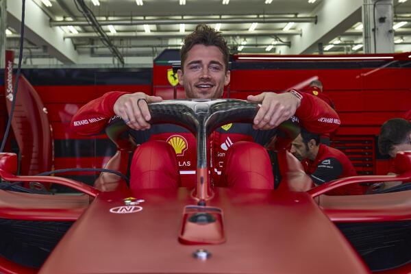 Charles Leclerc in de Ferrari zaterdag Bahrein 2022