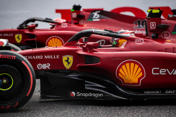 220034-scuderia-ferrari-japanese-gp-saturday