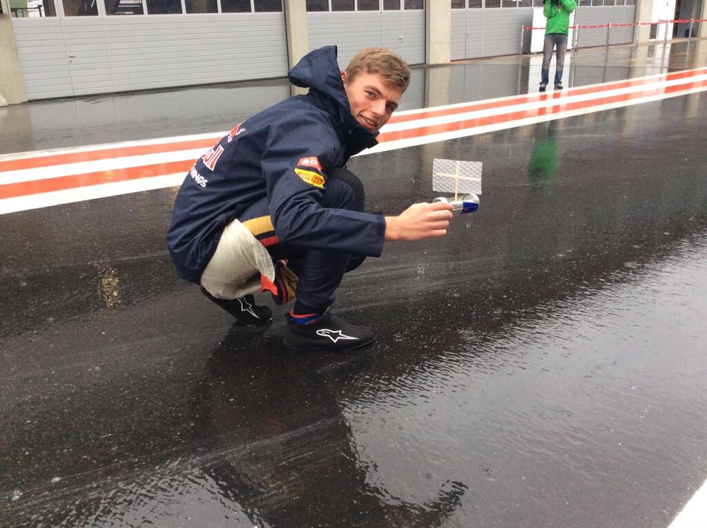 images_Formule1_2015_Max_speelt_met_bootjes