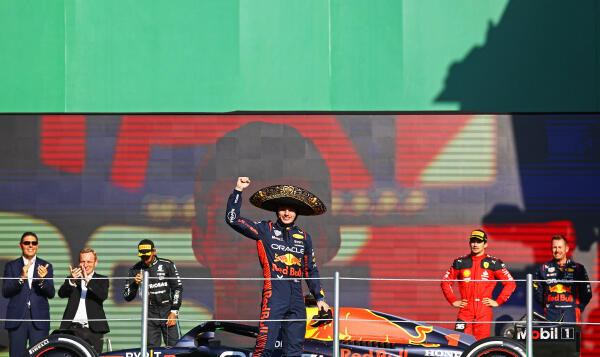 Max Verstappen sombrero Mexico 2023
