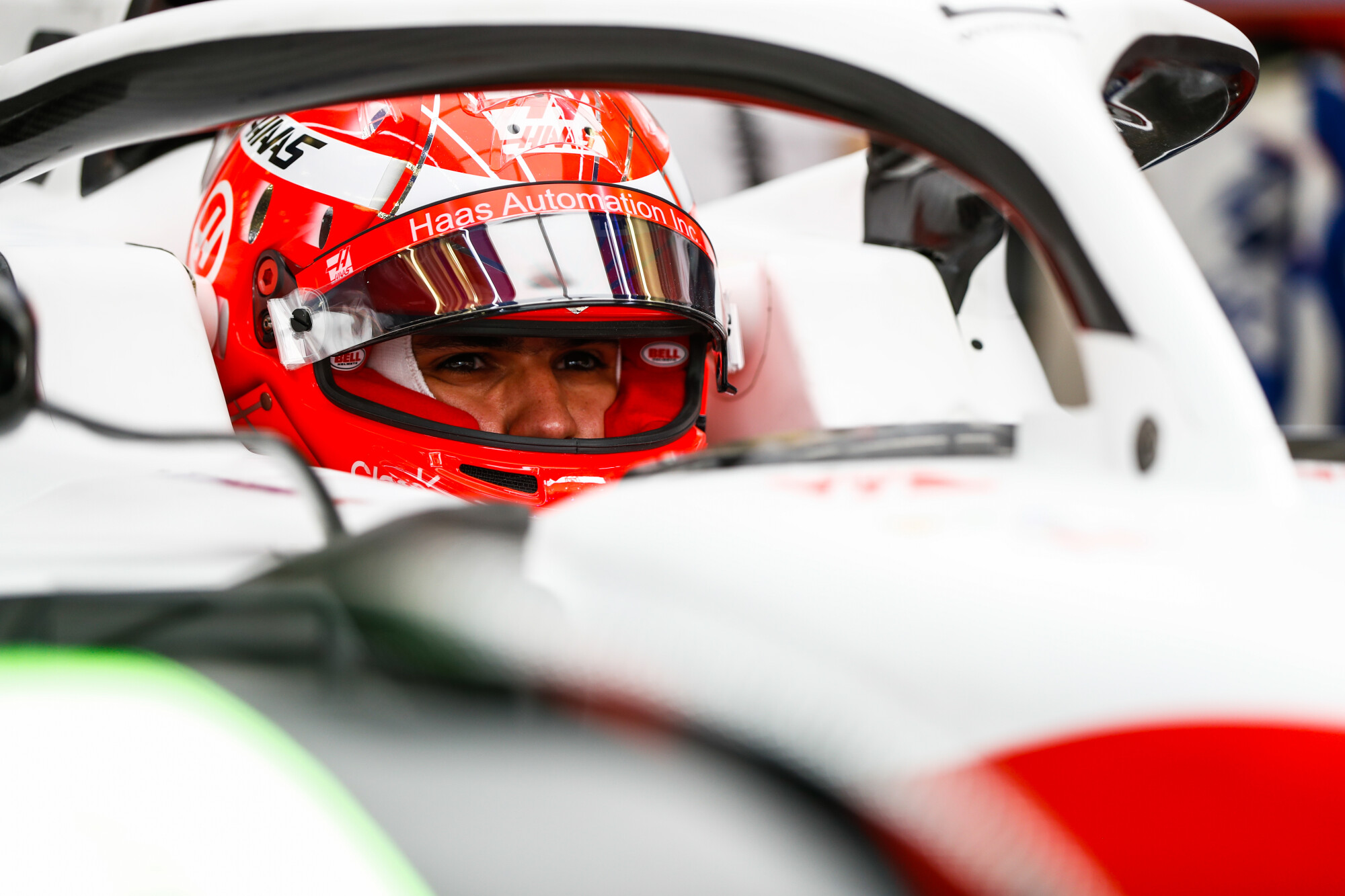 Pietro Fittipaldi in de auto van Haas eerste testdag Bahrein 2022
