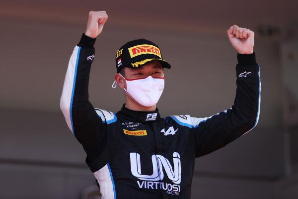 01-Guanyu-Zhou-UNI-Virtuosi-C-Formula-Motorsport-Limtied