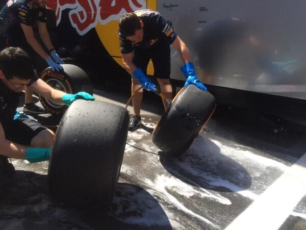 images_Formule1_2015_nieuws-mei_Red_Bull_Racing_wielen_wassen_GP_Spanje