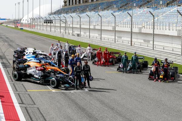 Persmoment coureurs testdagen bahrein 2021