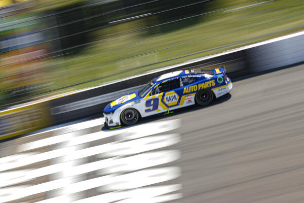 Chase Elliot - rijdend - Pocono 2022 - NASCAR - Getty Images by Tim Nwachukwu