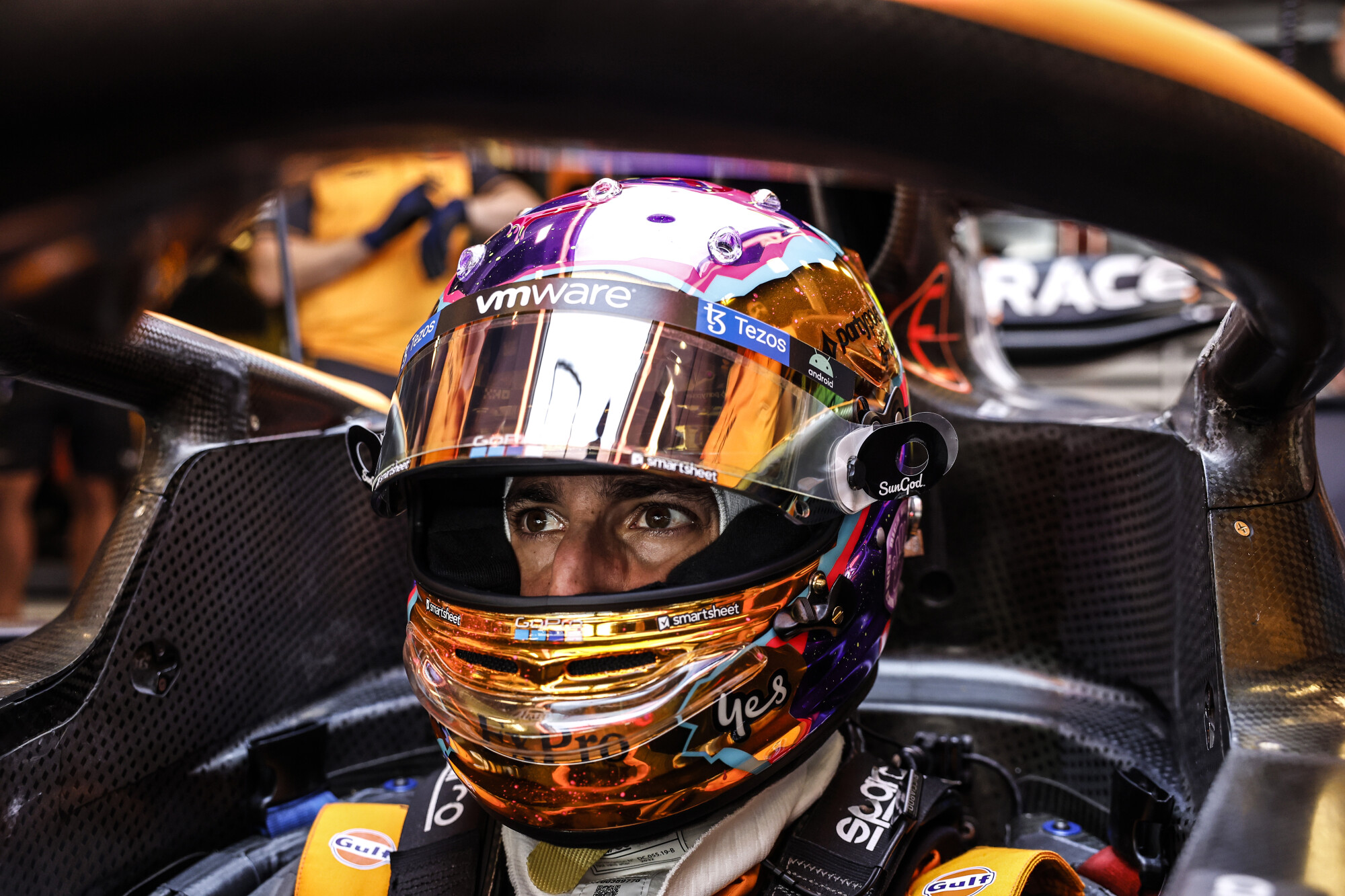 Daniel Ricciardo helm vrijdag Abu Dhabi 2022