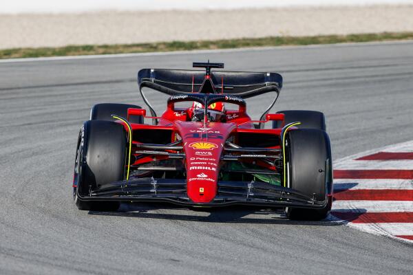Charles Leclerc in de Ferrari tweede testdag Barcelona 2022