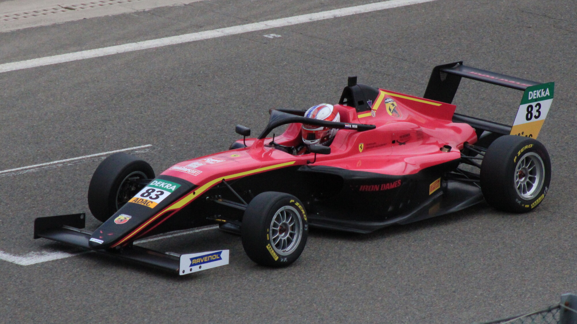 Maya Weug, F4