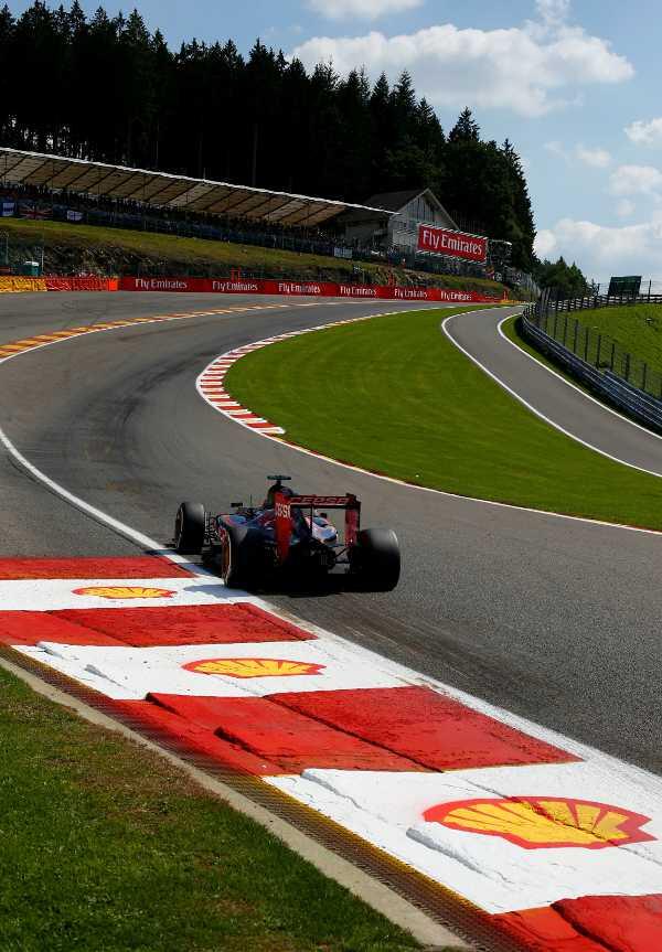 Max_Verstappen_Scuderia_Toro_Rosso_GP_Belgie_2015_training